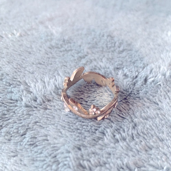 Rustic silver leaflet ring - Picture 2 of 2